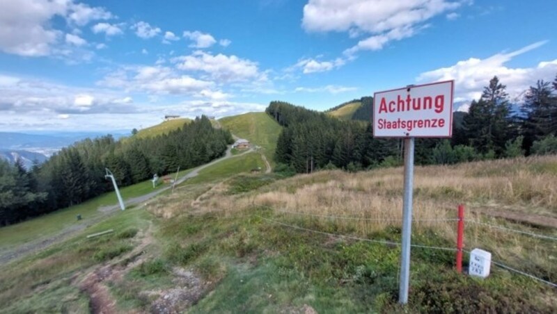 Nach 270 Kilometern ist endlich die Staatsgrenze erreicht. Bis Triest sind es noch 190 Kilometer. Unter anderem wartet noch das Triglavmassiv in Slowenien. (Bild: ZVG)