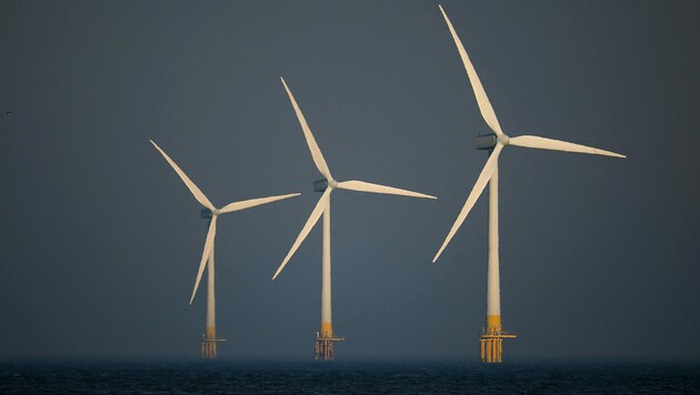 Eine der 30 Windturbinen im Windpark Scroby Sands ist abgebrannt. (Bild: APA/AFP/Daniel LEAL)