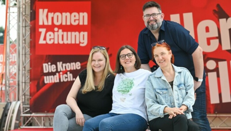 Lisa Stockhammer, Barbara Kneidinger, Elisabeth Rathenböck (v. l.) und Mario Ruhmanseder gehören zum großen Team der „OÖ-Krone“, das vom dreitägigen Spektakel berichten wird. (Bild: Markus Wenzel)