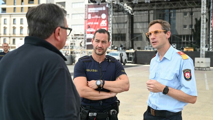 Gut vorbereitet: Stadtpolizeikommandant-Stellvertreter Michael Hubmann (l.) und Branddirektor ...