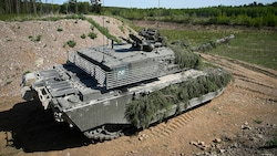 Die Brigade soll unter anderem über 14 britische Challenger-2-Kampfpanzer (hier bei einer NATO-Übung in Estland) verfügen. (Bild: APA/AFP/Jaap Arriens)