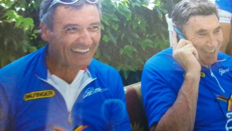 Hinterholzer (links) neben der Radsport-Legende Eddy Merckx. (Bild: Gottfried Hinterholzer)