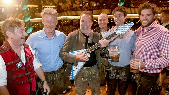 Arnold Schwarzenegger besuchte im letzten Jahr mit seinen Söhnen Patrick und Christopher das ...