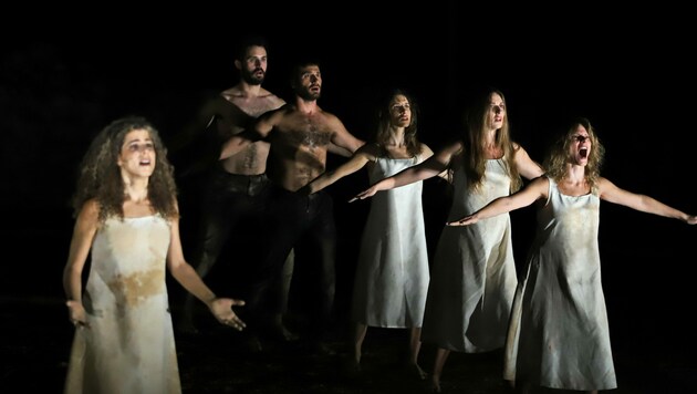 Das antike Drama „Antigone“ von Sophokles unter freiem Himmel im Amphitheater von Petronell. (Bild: Tsoutsas Laskaris photography )