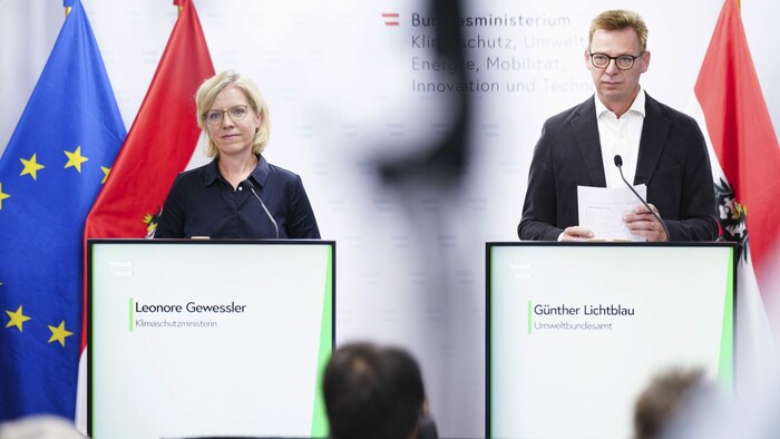 Umweltministerin Leonore Gewessler (Grüne) und Günther Lichtblau (Umweltbundesamt)