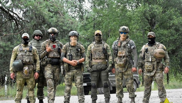 Wagner-Söldner bilden nach offiziellen Angaben belarussische Soldaten aus. (Bild: Belarus' Defense Ministry)