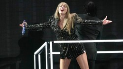 Restlos ausverkauft, alle 170.000 Tickets sind weg: Im August 2024 gastiert US-Superstar Taylor Swift dreimal im Wiener Ernst-Happel-Stadion. (Bild: Chris Pizzello / AP / picturedesk.com)