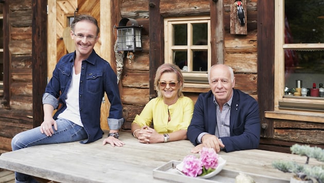 Karl Kaltenbrunner senior mit Ehefrau Barbara und Sohn Karl junior führen die Geschäft des Intersport-Händlers. (Bild: INTERSPORT Kaltenbrunner)