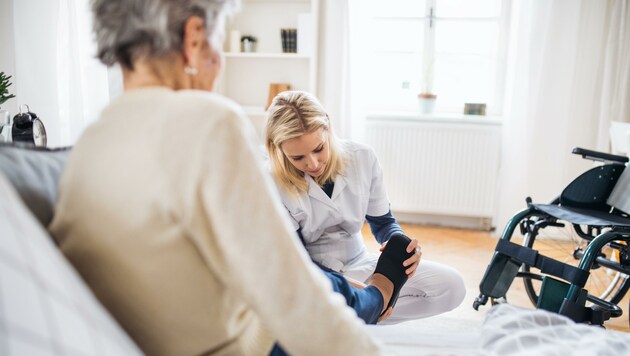 Hauskrankenpflege, Haushaltshilfe und beratende „Community Nurses“ sind im Lungau immer dringender nötig. (Bild: stock.adobe.com)