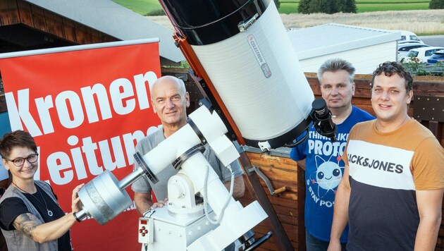 Besondere Sternenblicke wurden den „Krone“-Gewinnern von den Mitgliedern des Astronomischen Zentrums Martinsberg im Waldviertel geboten. (Bild: Klaus Schindler)