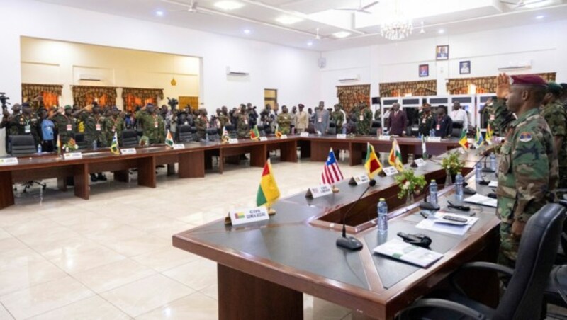 Weitere Eindrücke von der außerordentlichen Sitzung des ECOWAS-Komitees in Ghana (Bild: ASSOCIATED PRESS)