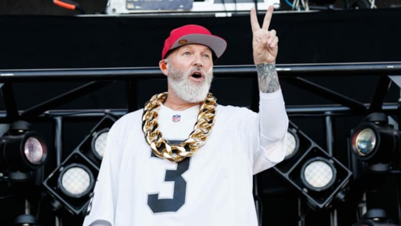 Nostalgieshow mit Weihnachtsmann-Vibes: Limp-Bizkit-Chef Fred Durst (Bild: APA/FLORIAN WIESER)