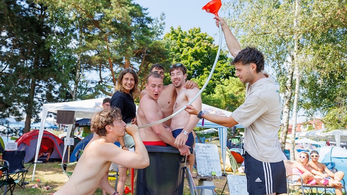 Kein Festival ohne einen kleinen Trichtertrinkwettbewerb