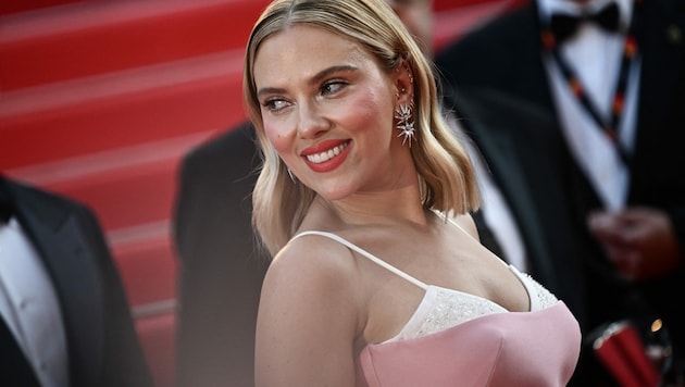 Scarlett Johansson - hier bei den Filmfestspielen in Cannes - zeigt sich jetzt sexy auf Instagram. (Bild: APA/AFP/LOIC VENANCE)