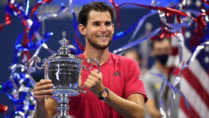 US Open 2020: Dominic Thiem mit dem Siegerpokal.