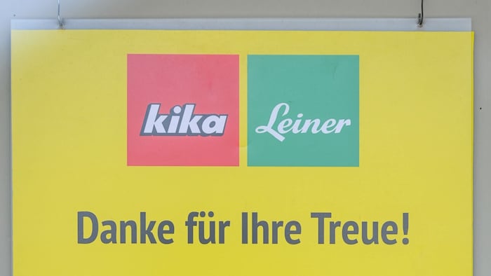 Dieser gelbe Zettel wurde direkt nach der Schließung aufgehängt.