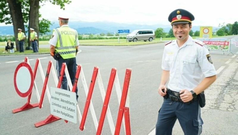 Polizeisprecher Markus Lamb und seine Einsatzkräfte haben alles im Griff. (Bild: Pail Sepp)