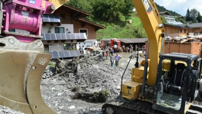 Der Bagger räumte auf. (Bild: Land Salzburg/Bernhard Kern)