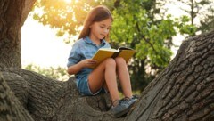Beim Lesen in eine Fantasiewelt einzutauchen, ist für die Jüngsten besonders wichtig. (Bild: stock.adobe, Krone KREATIV)