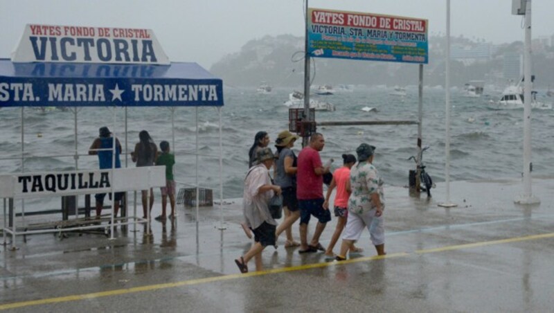 Die Lage am Mittwoch im Badeort Acapulco an der mexikanischen Pazifikküste (Bild: APA/AFP/FRANCISCO ROBLES)