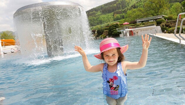 Vor allem Kinder freuen sich auf das Planschen im Freibad. (Bild: Christian Jauschowetz)