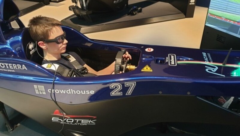 Raphael Rennhofer im Formel 1 Simulator der Schweizer Firma Racing Unleashed. (Bild: zVg)