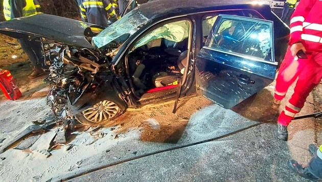 Der Familienvater hatte bei dem Crash keine Chance. Sein Audi A3 wurde komplett zerstört. (Bild: FF Guttaring)