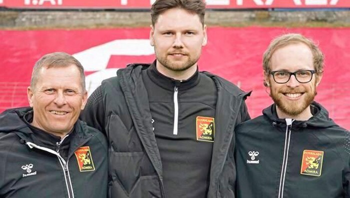 Wright (M.) mit Pratl (r.) und Gruber.