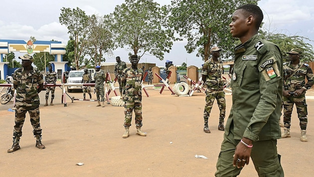 Nigrische Soldaten in der Hauptstadt Niamey (Bild: APA/AFP)