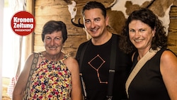 Marlies Wimmer (links), Andreas Gabalier und Gewinnerin Claudia Oberbarleitner. (Bild: kitzmusik/Lobenwein)