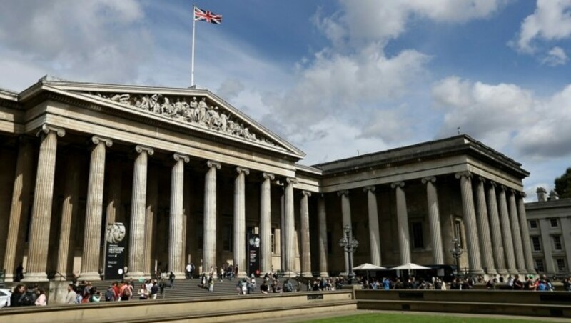 Das Museum in London, das jährlich Millionen Menschen besuchen, verwahrt bedeutende Kulturschätze der Menschheit. (Bild: APA/AFP/Daniel LEAL)