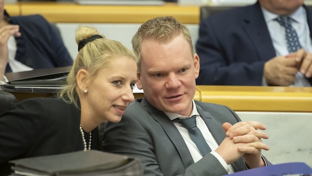 Nicht sehr glücklich mit dem sechsten Listenplatz ist die Landtagsabgeordnete Nicole Hosp (im Bild mit Christof Bitschi). (Bild: Maurice Shourot)