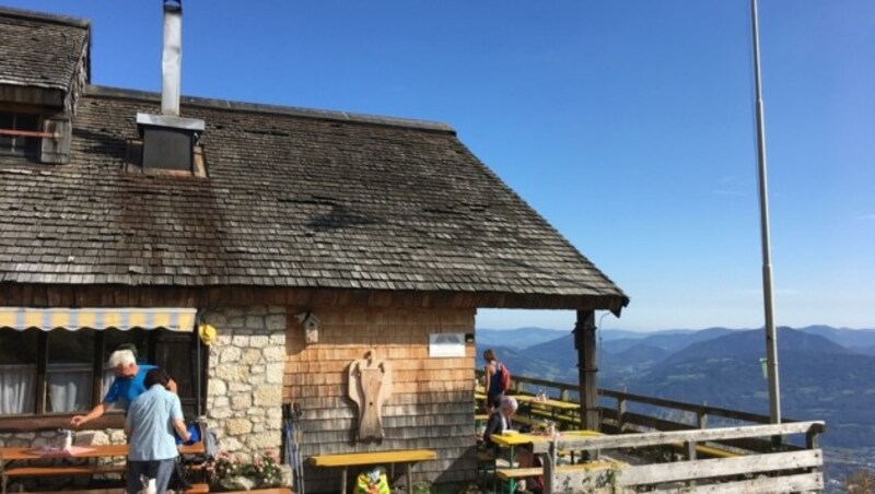 Von der Hütte schaut man schön zurück nach Österreich (Bild: Melanie Hutter)