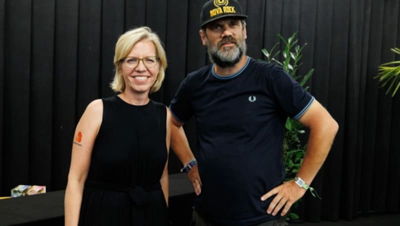 Umweltministerin Leonore Gewessler (Grüne) und Festivalveranstalter Harry Jenner am Frequency (Bild: APA/FLORIAN WIESER)