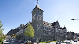 Der angeklagte Pfleger ist zum Prozess am LG Feldkirch nicht erschienen – er habe berufliche Verpflichtungen, teilte der Rumäne Richter Martin Mitteregger mit. (Bild: Mathis Fotografie)