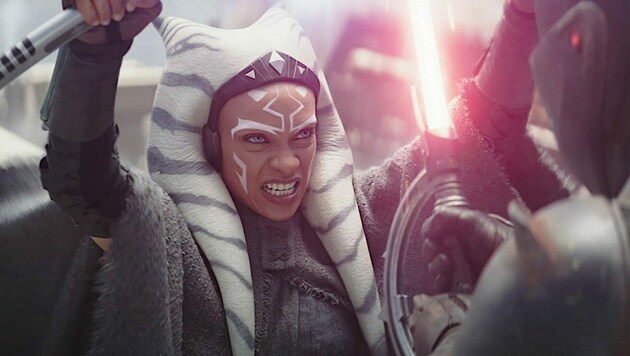 Einmal Rebell, immer Rebell: Rosario Dawson mischt in „Ahsoka“ das „Star Wars“-Universum auf. (Bild: Disney+)