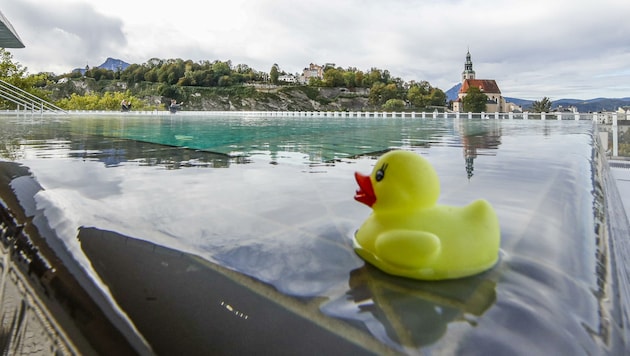 Der traumhafte Ausblick kann über die Problemliste des Bades nicht hinwegtäuschen (Bild: Tschepp Markus)