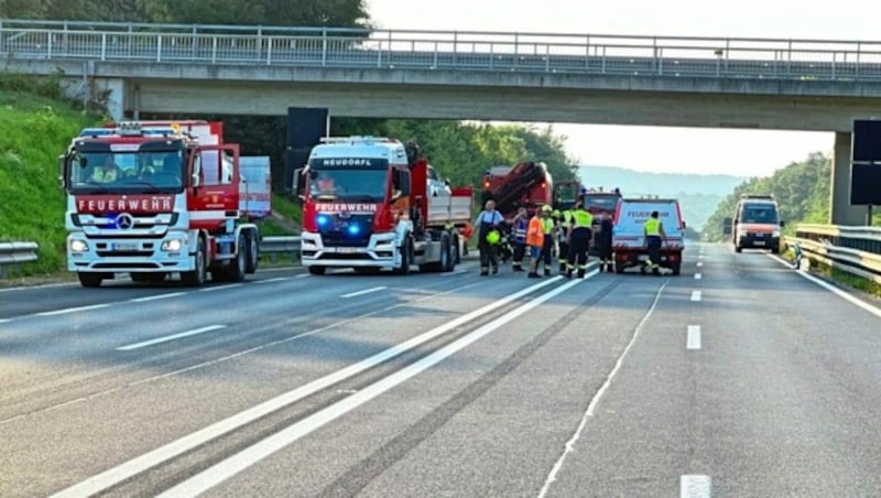 Auf der S4 bei Sigleß starben zwei Personen, vier wurden schwer verletzt. (Bild: Christian schulter)