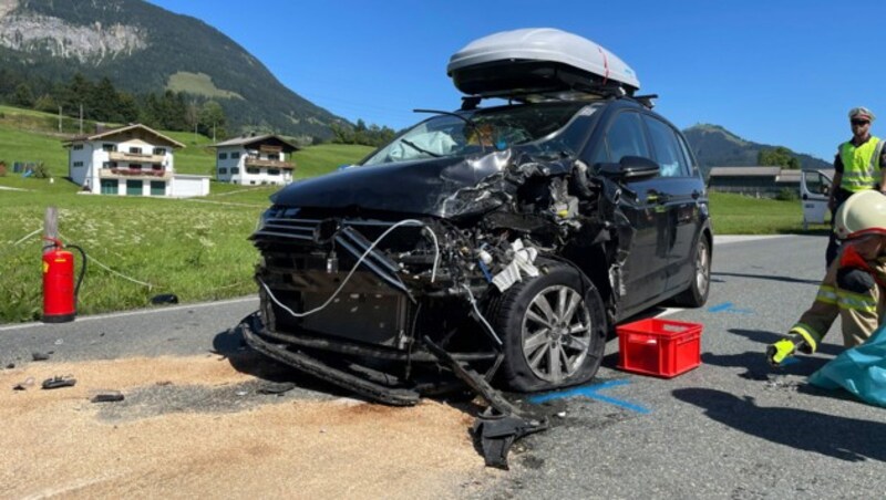 Das Auto des Deutschen kam in der Fahrbahnmitte zum Stillstand (Bild: zoom.tirol)