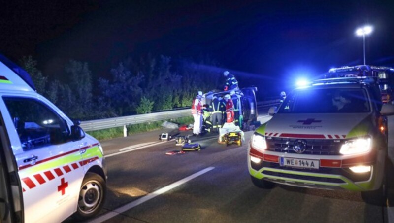 Die Rettungskräfte mussten acht Verletzte versorgen. (Bild: Laumat)