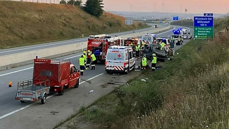 Bei dem Unfall auf der A5 wurde ein elf Monate altes Baby getötet. (Bild: FF Schrick)