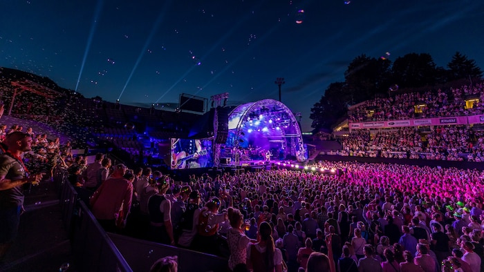 Das Tennisstadion war restlos ausverkauft. 