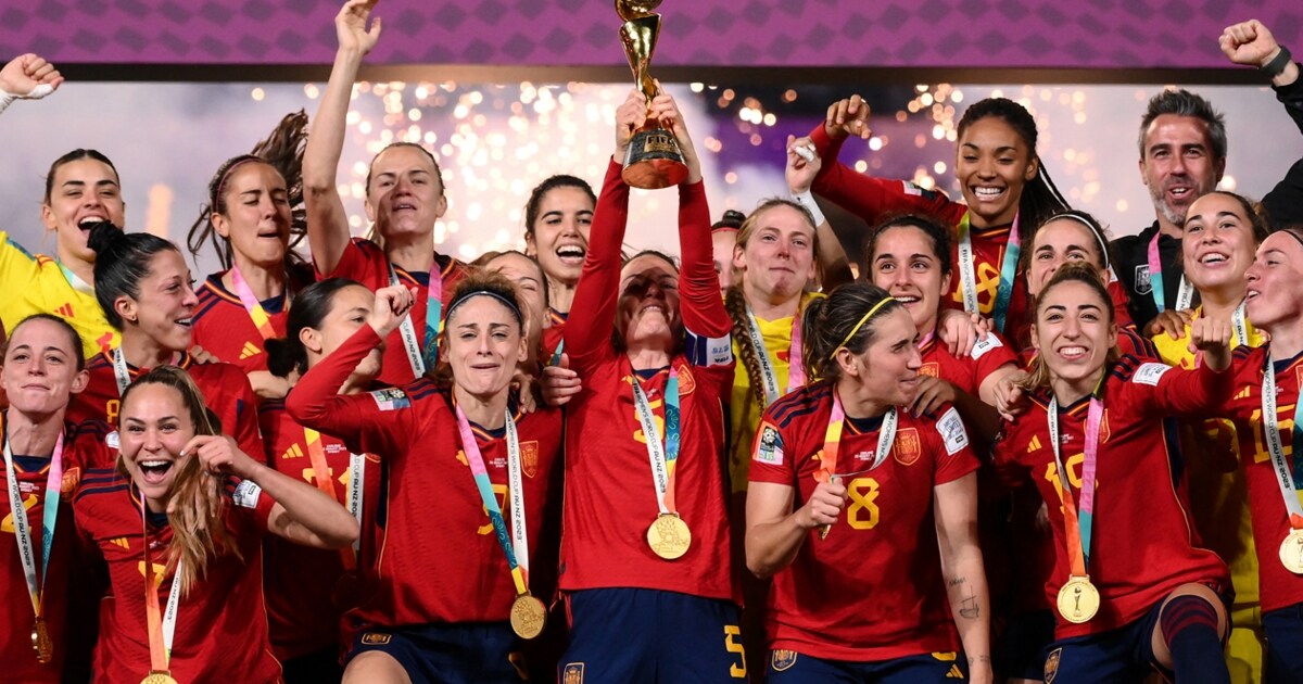 Los ingleses decepcionan: ¡los campeones del mundo olé!  Los españoles en el trono del fútbol