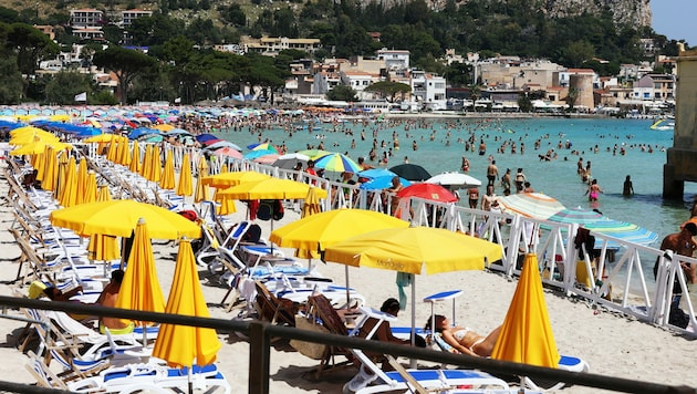 In Italien tobt ein Kulturkampf um die beliebten Strandbäder. (Bild: laPresse / EXPA / picturedesk.com)