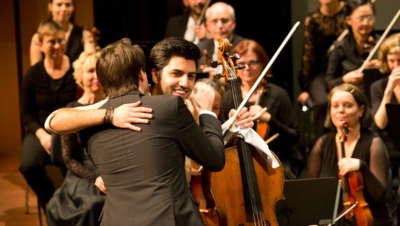 Leo McFall und Star-Cellist Kian Soltani haben in der Vergangenheit bereits des Öfteren sehr erfolgreich zusammengearbeitet. (Bild: Mathis Fotografie
Schweizerstrasse 22
A-6845 Hohenems
mathis@fotovideo.at

UID NR.: ATU 699 20179
IBAN: AT93374610000084400
BIC)