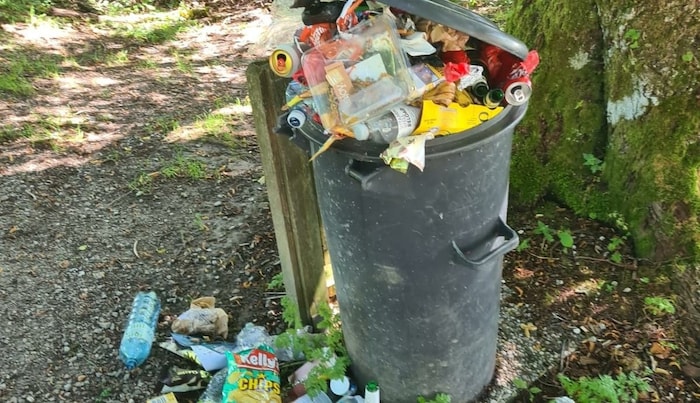 Die Kiosk-Betreiberin wünscht sich mehr Verständnis dafür, dass sie den Müll der Badegäste wegfahren muss und das Zeit kostet