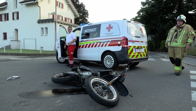 Aus dem Moped lief Benzin aus. (Bild: Maurice Shourot)