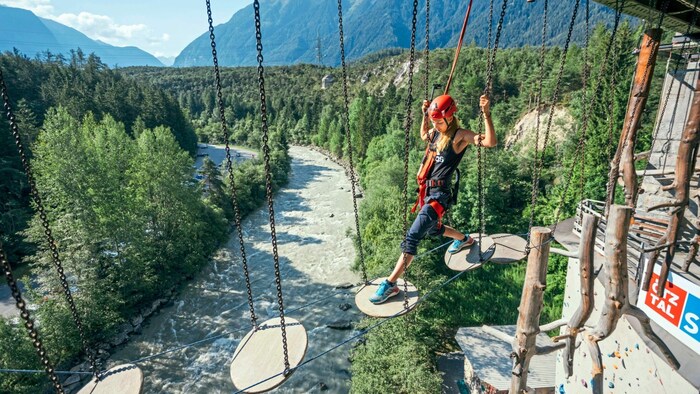 Ein Hochseilgarten in 27 Meter Höhe und mit 30 Abschnitten - eine Superlative in der Area 47 ...