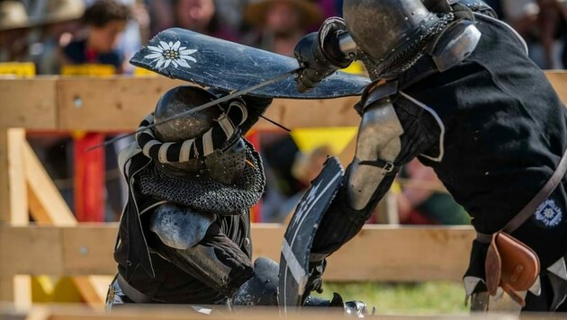 Bei 36 Grad kamen die Ritter ordentlich ins Schwitzen. (Bild: Karlheinz Sollbauer)