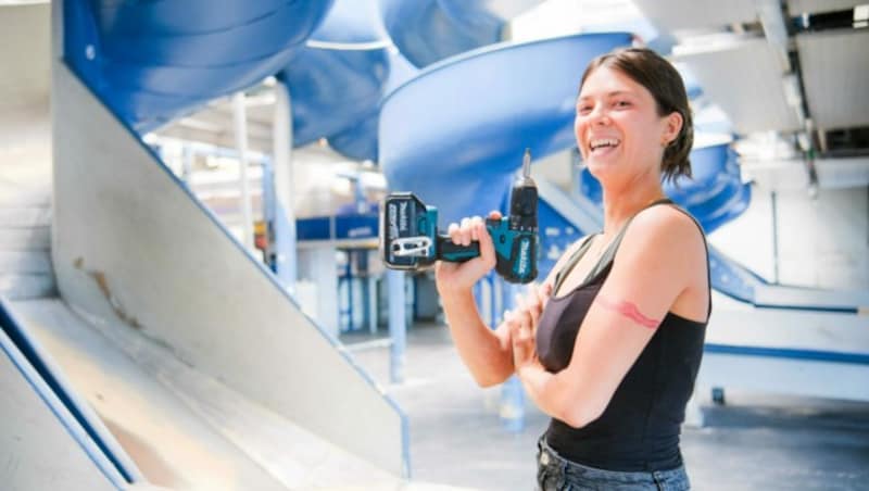 Im großen Technikteam arbeiten Männer und Frauen mit (Bild: Horst Einöder/Flashpictures)